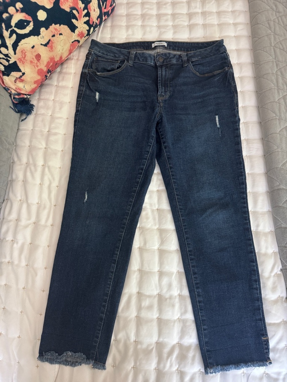 KENSIE Women’s  Blue Distressed Croped-Leg Jeans